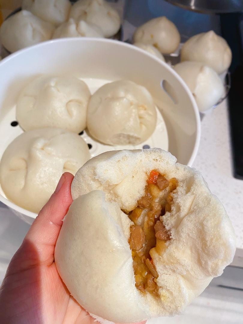 云朵般松软爆浆蜜汁叉烧包