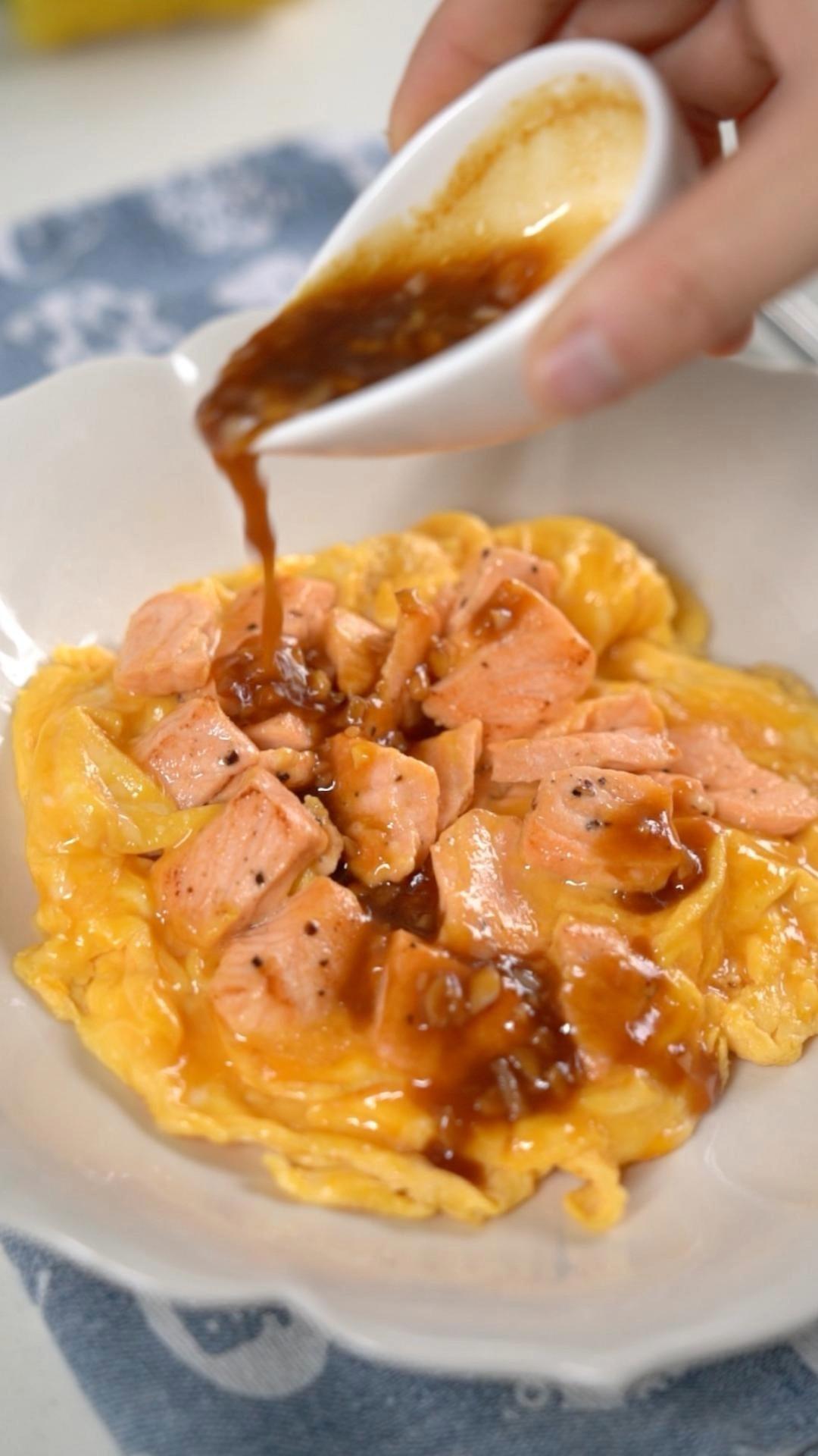 橙香三文鱼滑蛋