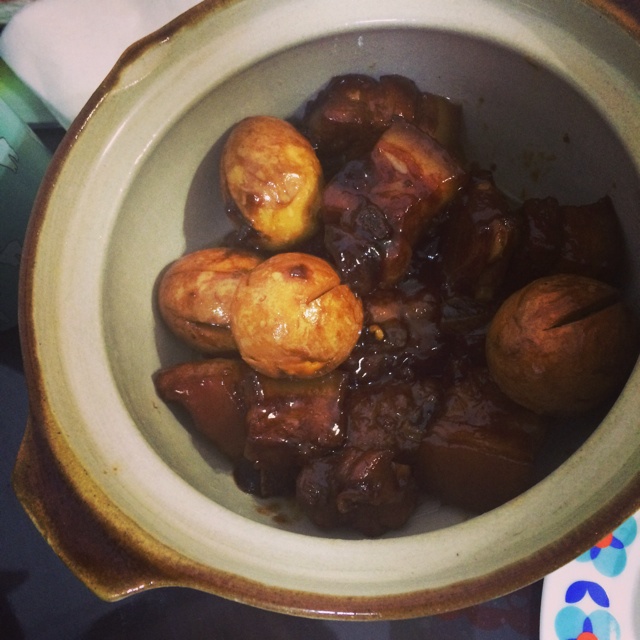 吃着碗里望着锅里的红烧肉