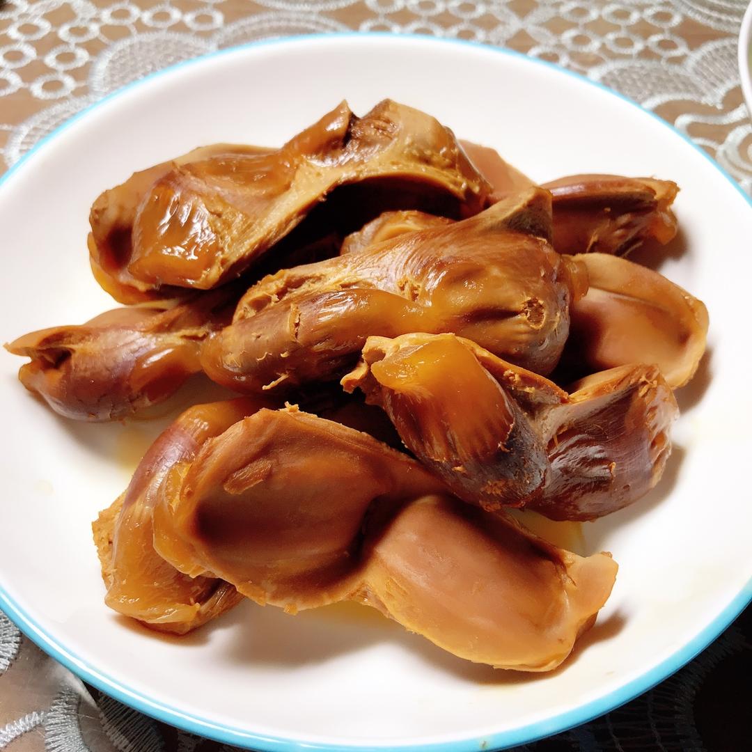 一只羊大做的香辣卤鸭胗