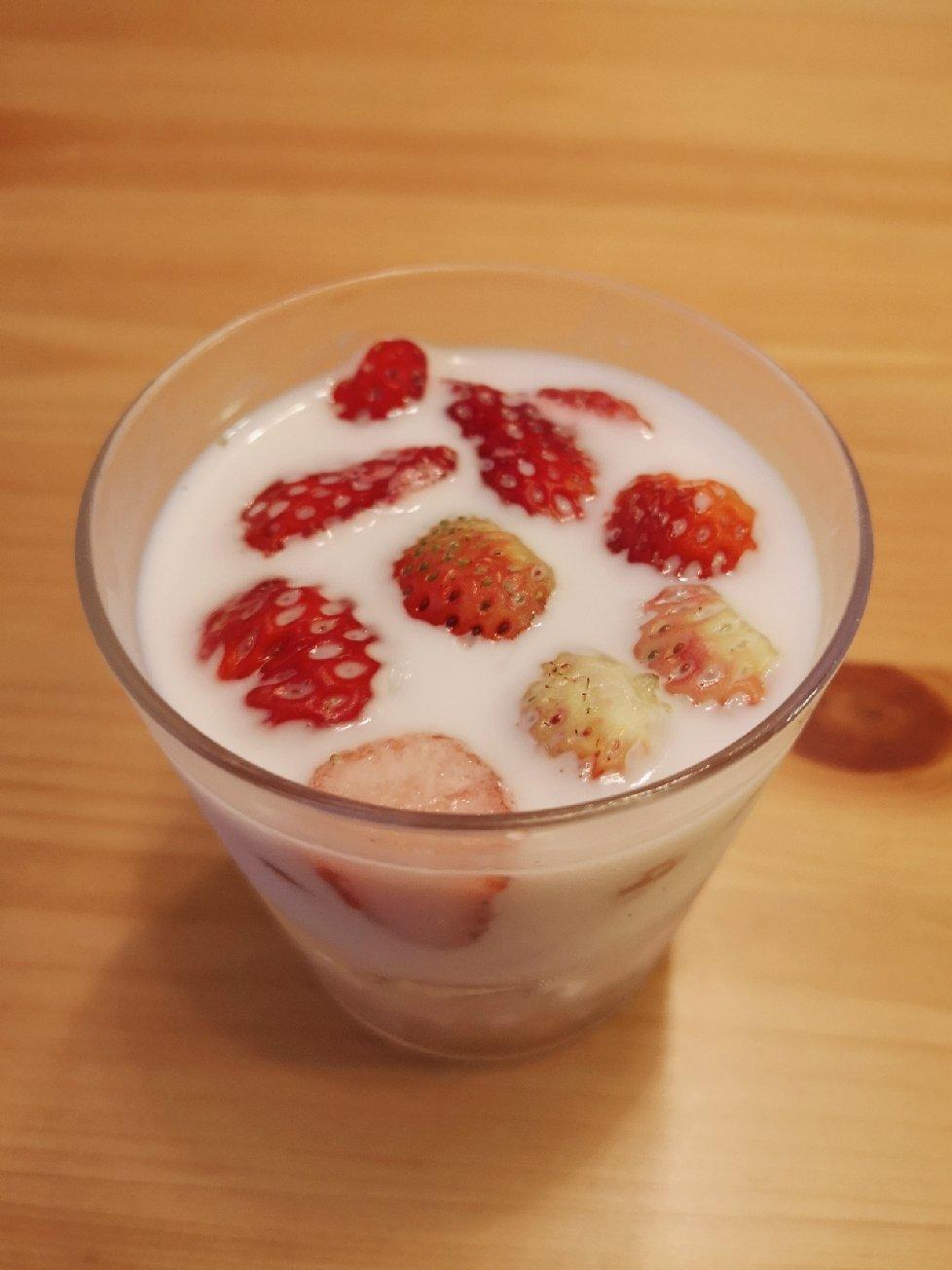 草莓芒果椰奶冻