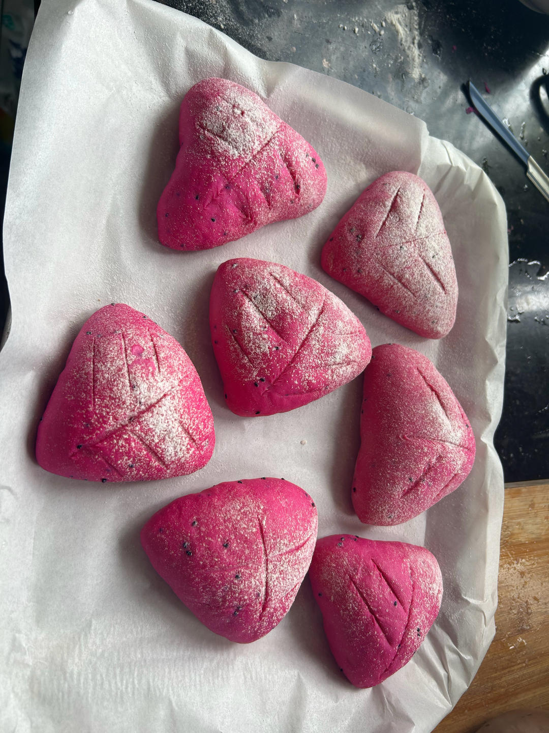 火龙果软欧包，粉嘟嘟～