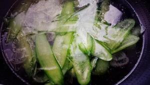 节后清肠胃，不一般的鲜亮~竹荪黄瓜汤•圆满素食的做法 步骤9