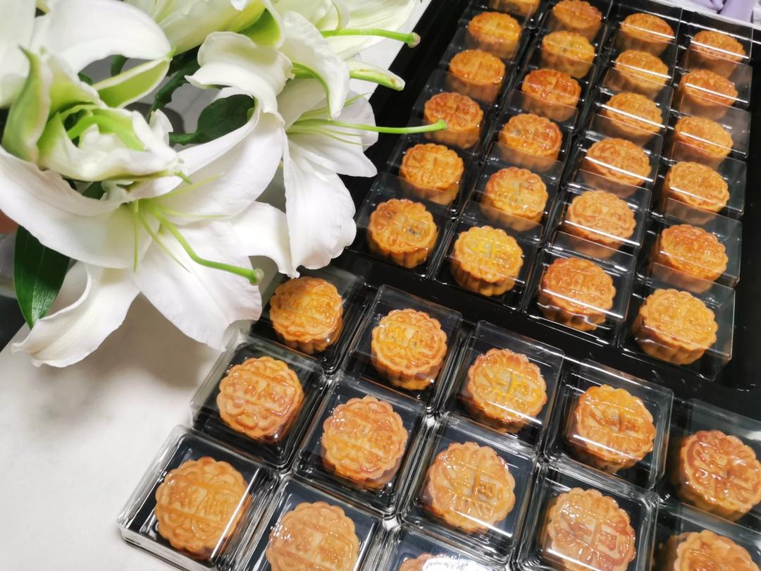 广式月饼—蛋黄莲蓉月饼