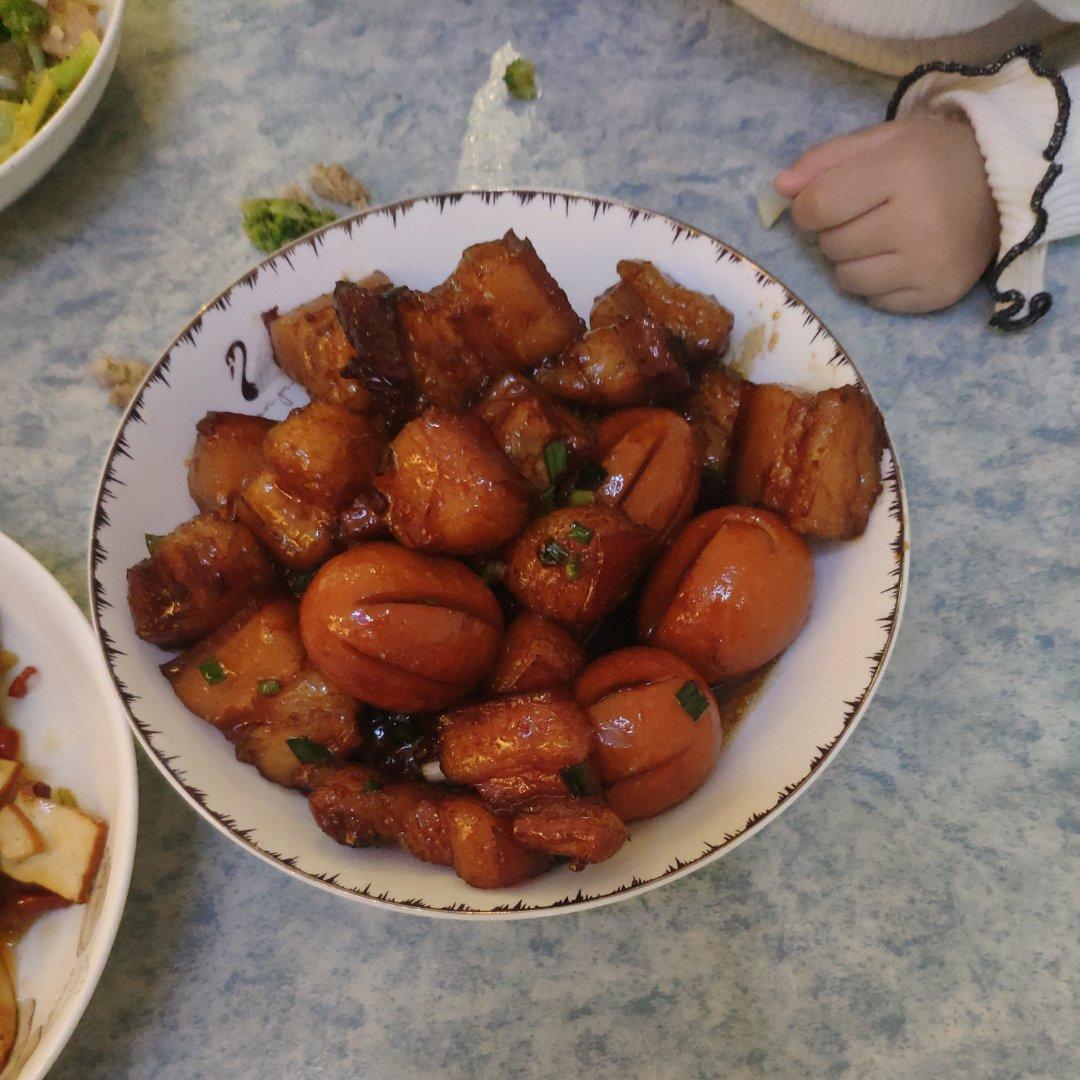 加了鹌鹑蛋后，这盘红烧肉，美味的逆天啦——鹌鹑蛋烧肉（孔瑶食谱）