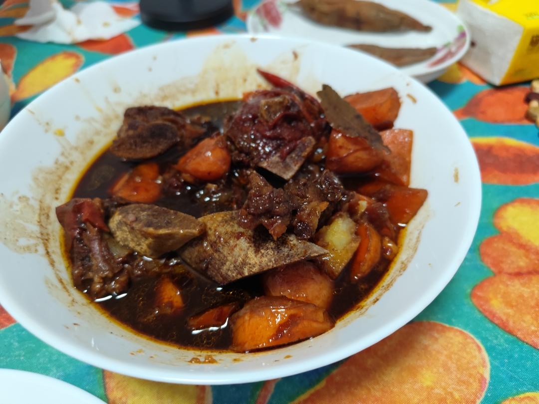 牛肋排炖胡萝卜土豆蕃茄