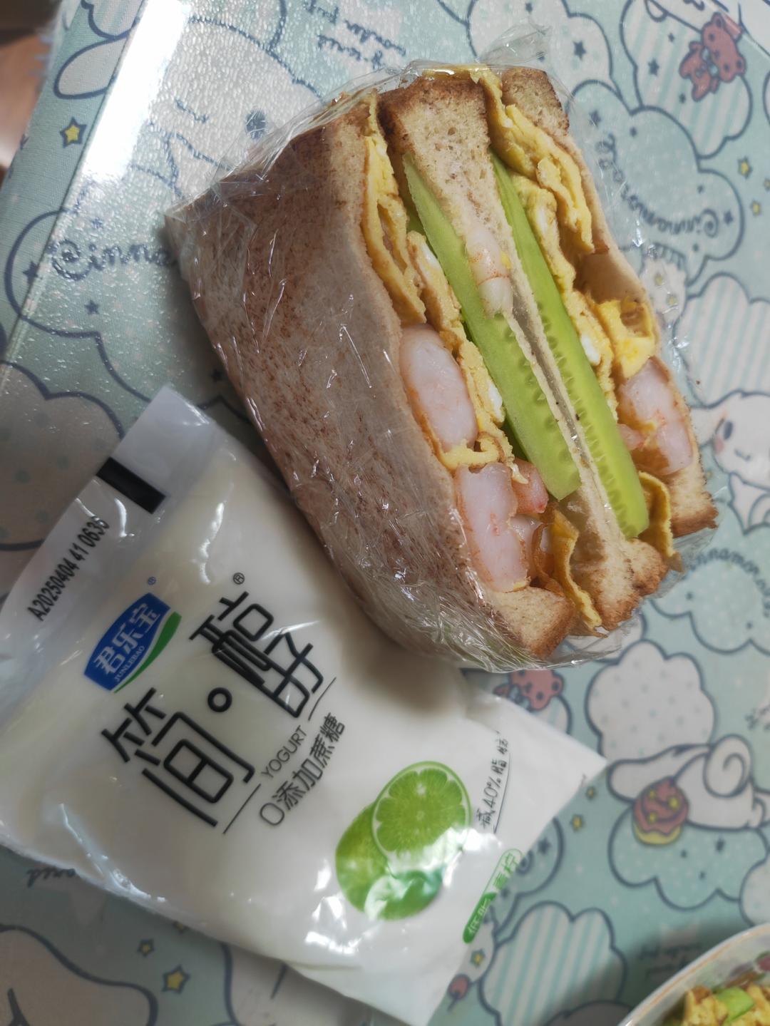 虾仁滑蛋三明治
