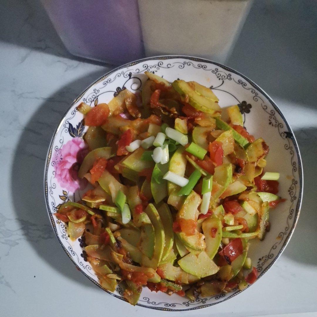 西红柿炒西葫芦，简单几步搞定家常好菜！