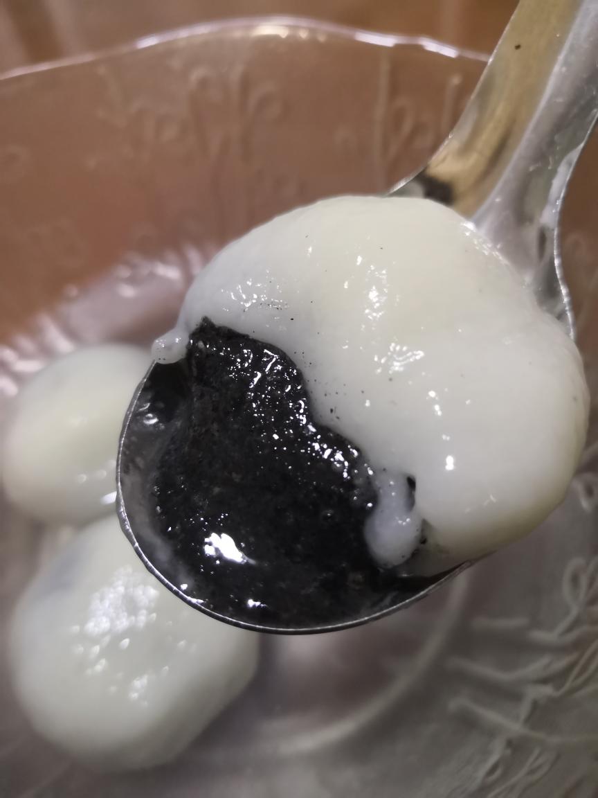 流沙黑芝麻大汤圆