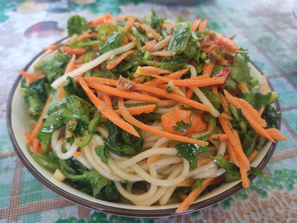 超简单的酸辣凉拌米线