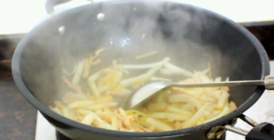 白菜梆炒肉丝的做法 步骤5