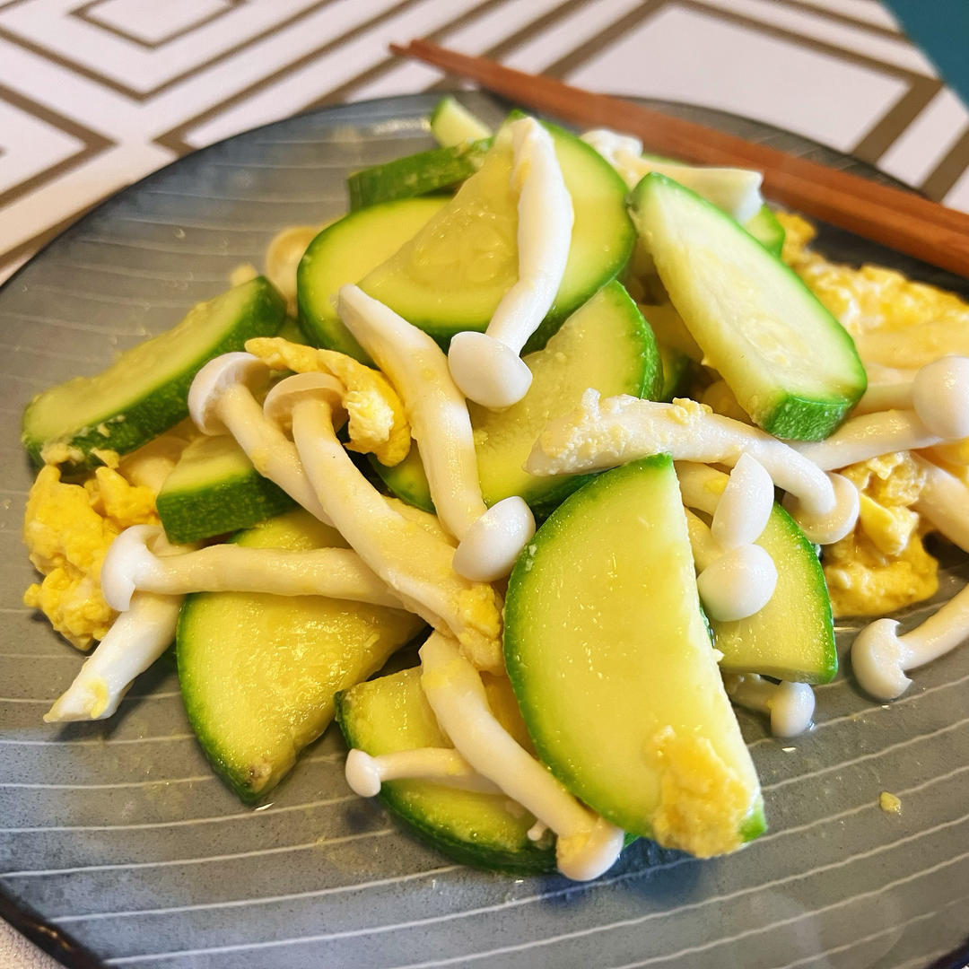 西葫芦炒鸡蛋(从不修图，拒绝夸张)