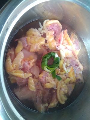 清甜味椰子鸡汤的做法 步骤3