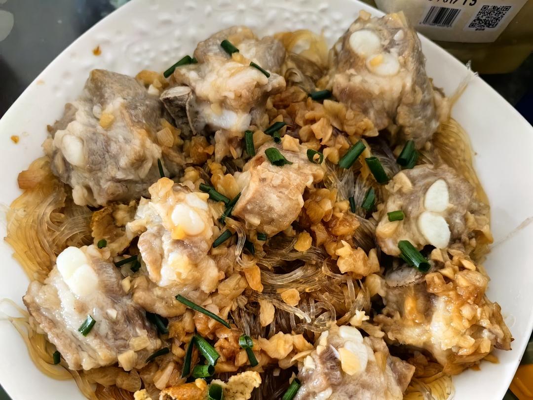 【蒜香蒸排骨】吃腻了糖醋排骨！一腌一蒸，香到邻居来敲门！