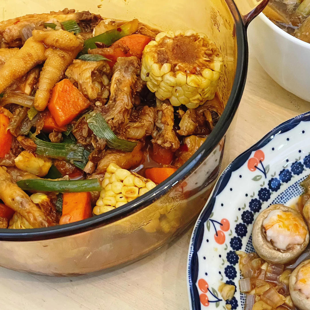 巨下饭的鲜虾鸡翅玉米煲