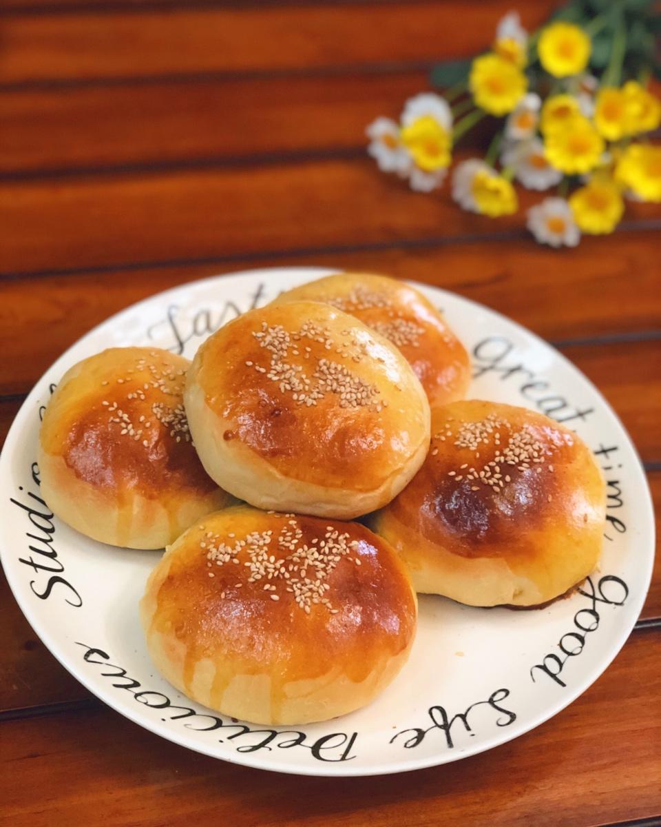 巴音布鲁ke做的豆沙蛋黄面包～好吃到哭