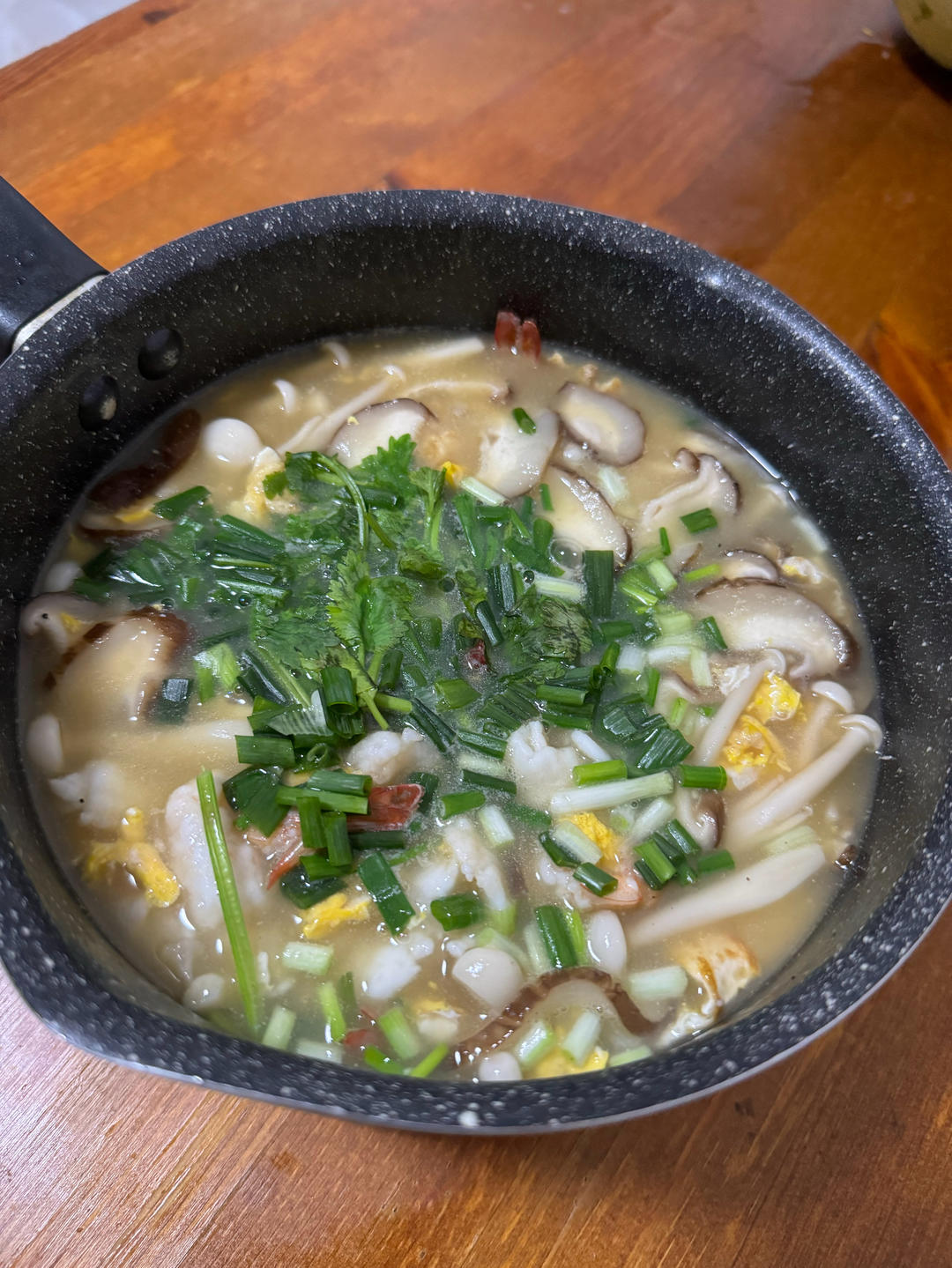 入秋来碗鲜汤！营养美味的菌菇鲜虾汤~