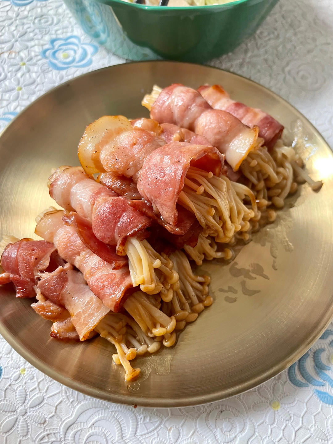 快手十分钟【金针菇培根卷】