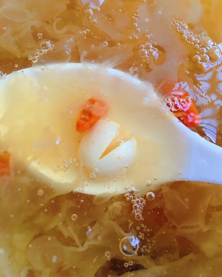 银耳莲子羹