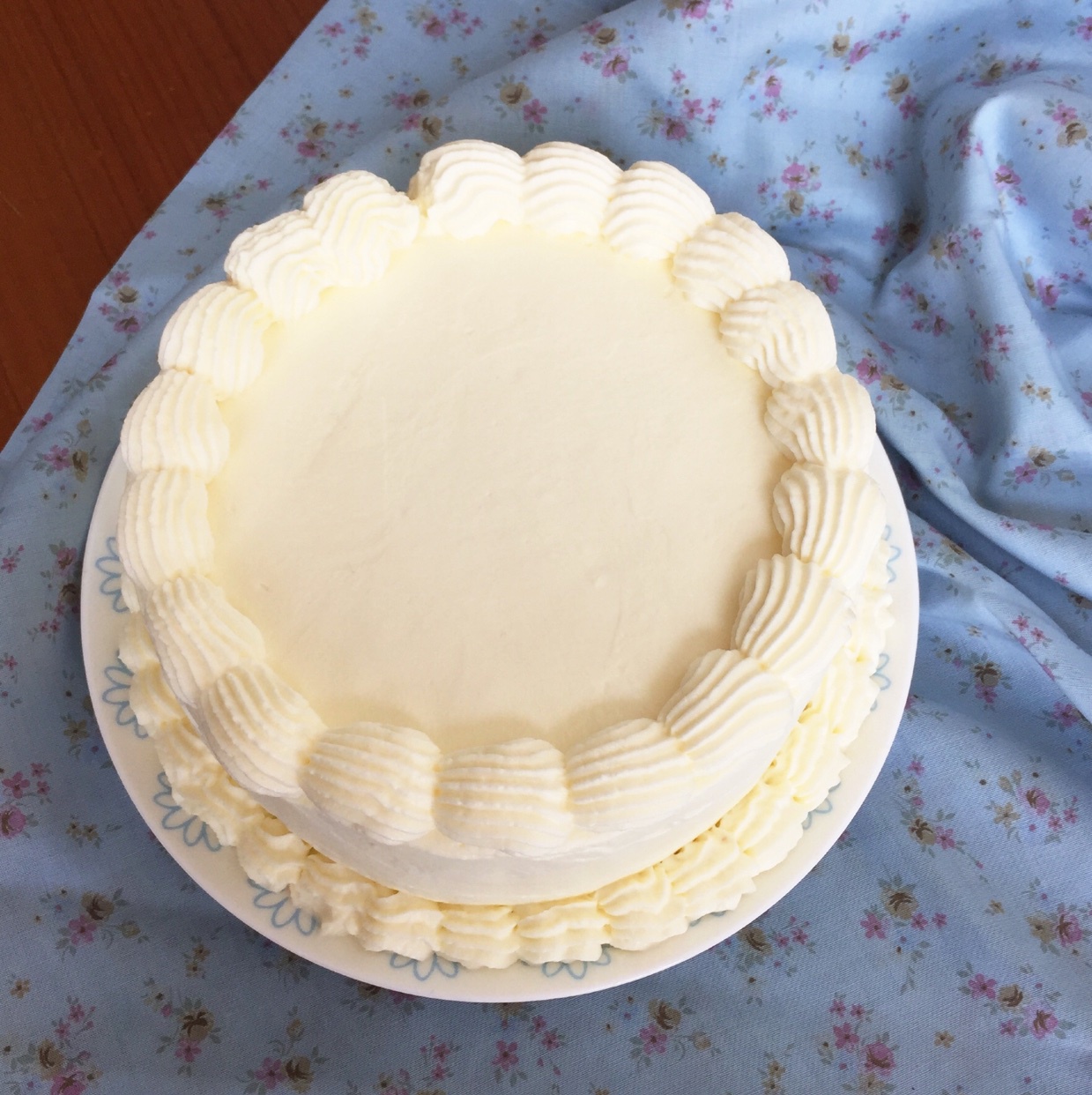 美食快乐时光做的淡奶油裱花蛋糕