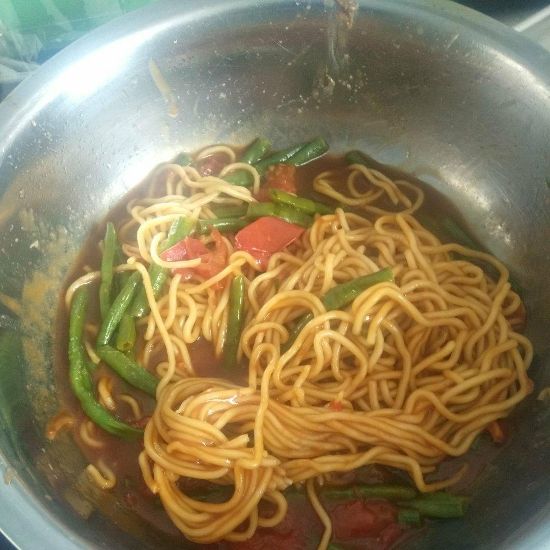 史上最浓郁西红柿豆角焖面‼️好吃到舔碗底儿