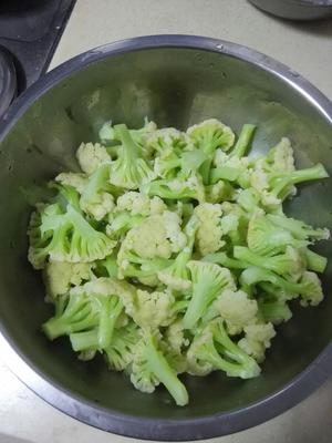 椒盐花菜的做法 步骤1