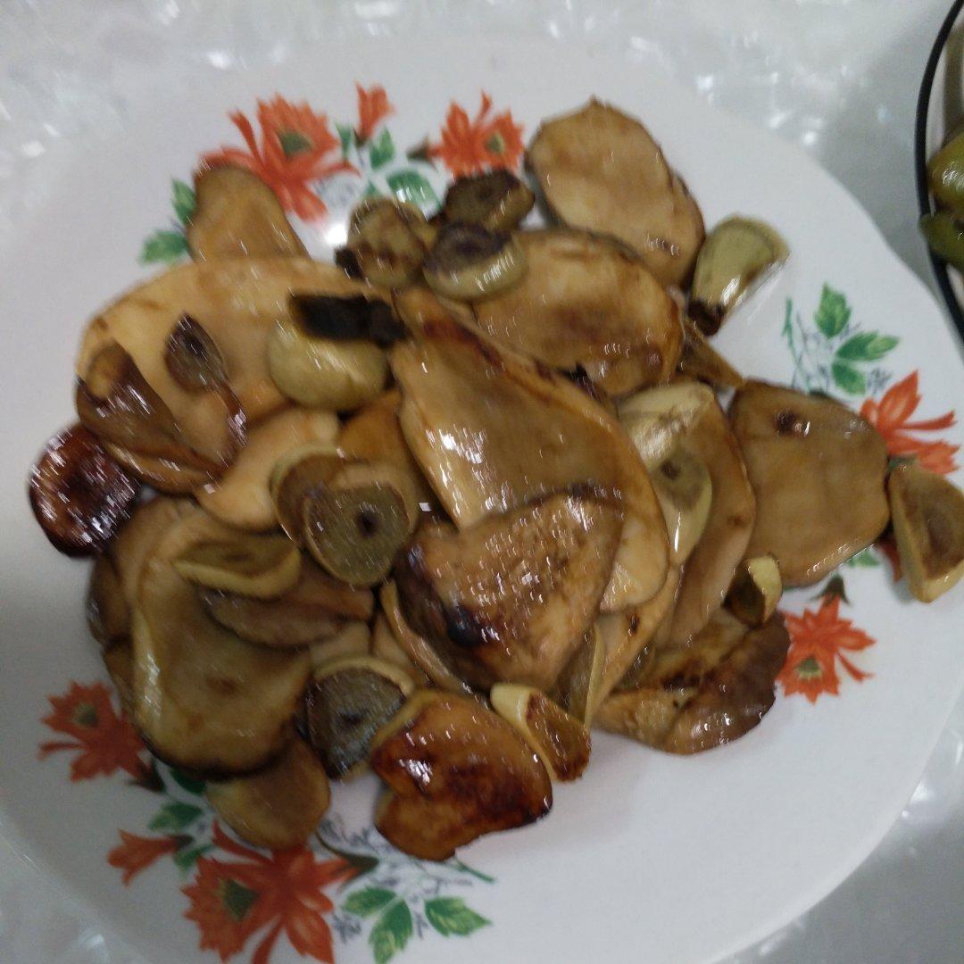 腊八蒜炒杏鲍菇