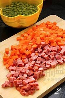 豌豆胡萝卜焖饭的做法 步骤2
