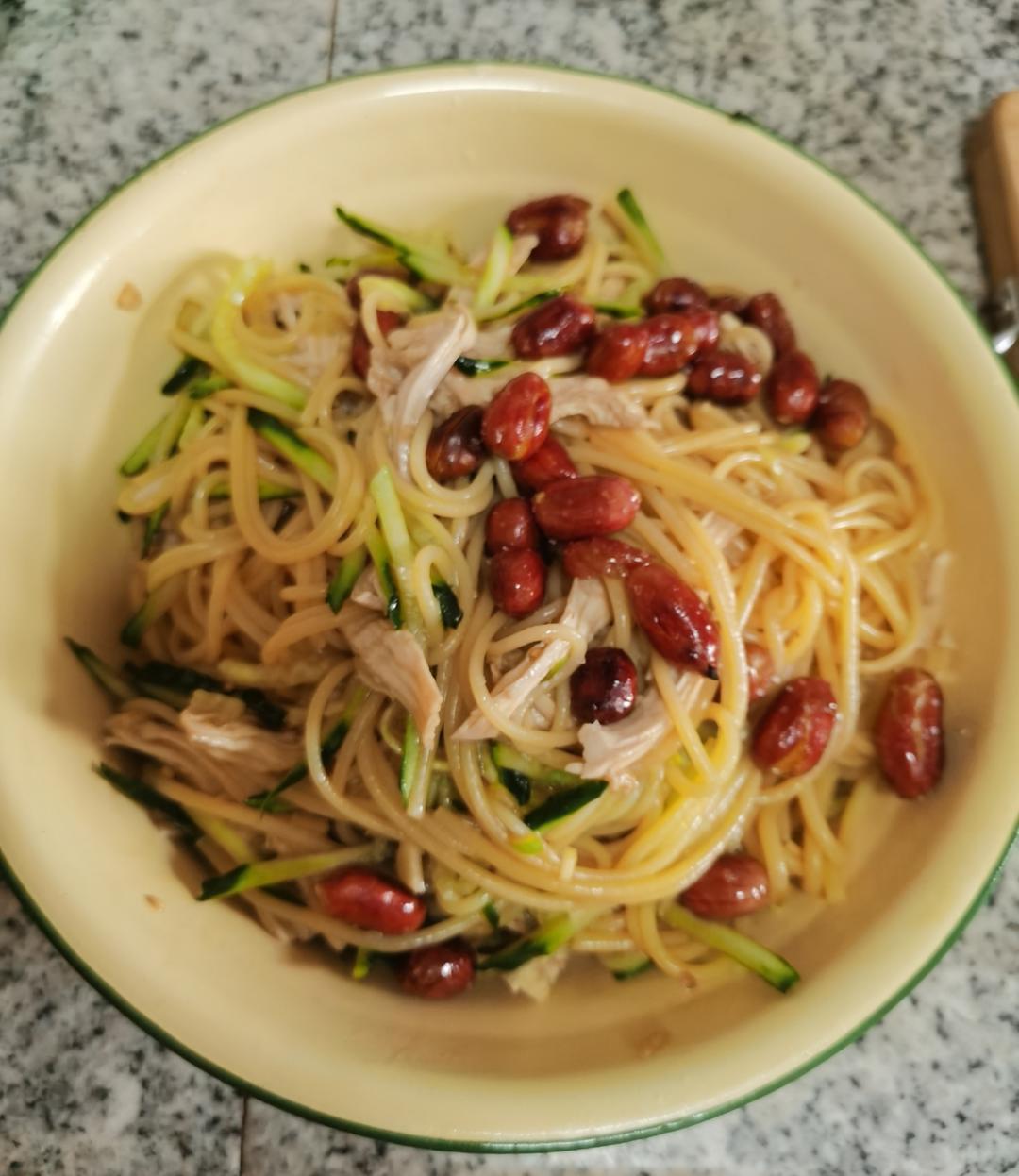 🥒鸡丝凉面
