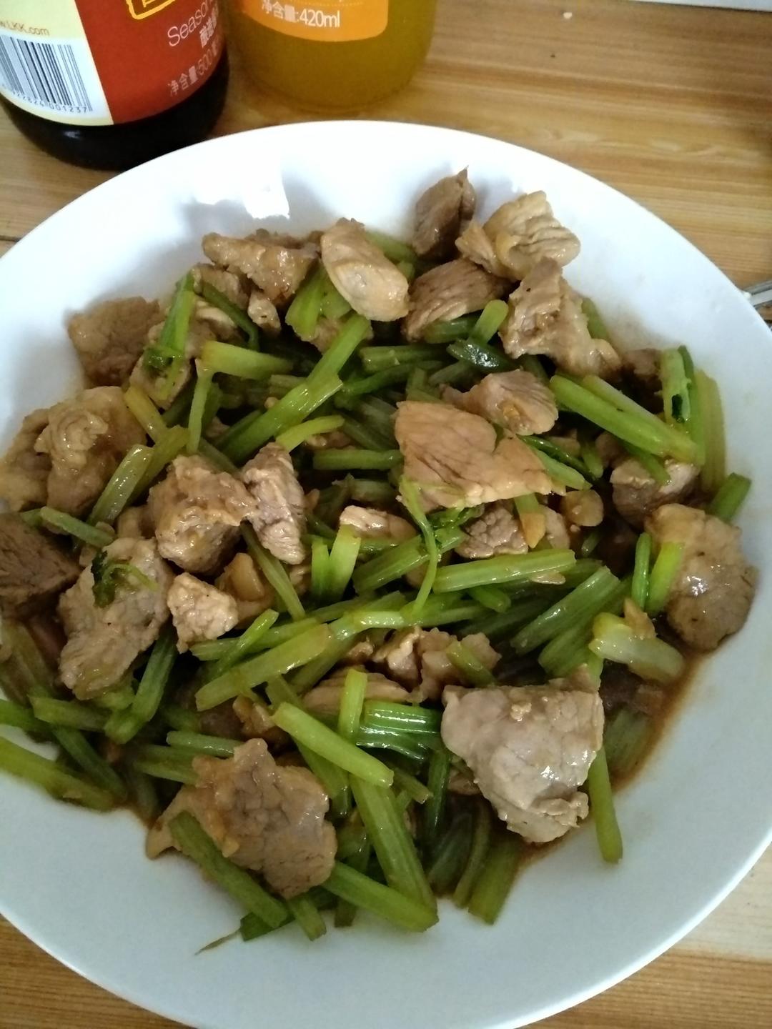 芹菜炒肉