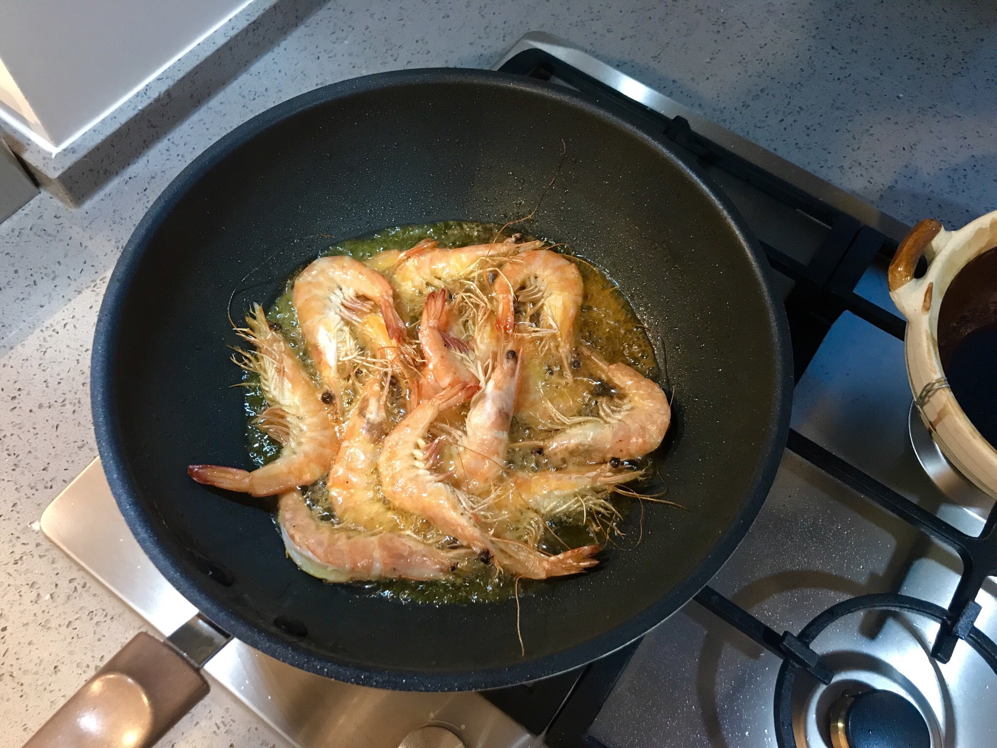 杏鲍菇海虾煲的做法 步骤2