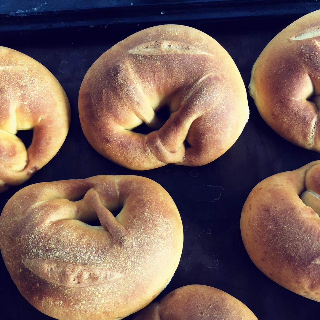 陈佳楝做的德国碱水面包~普雷节,扭结面包