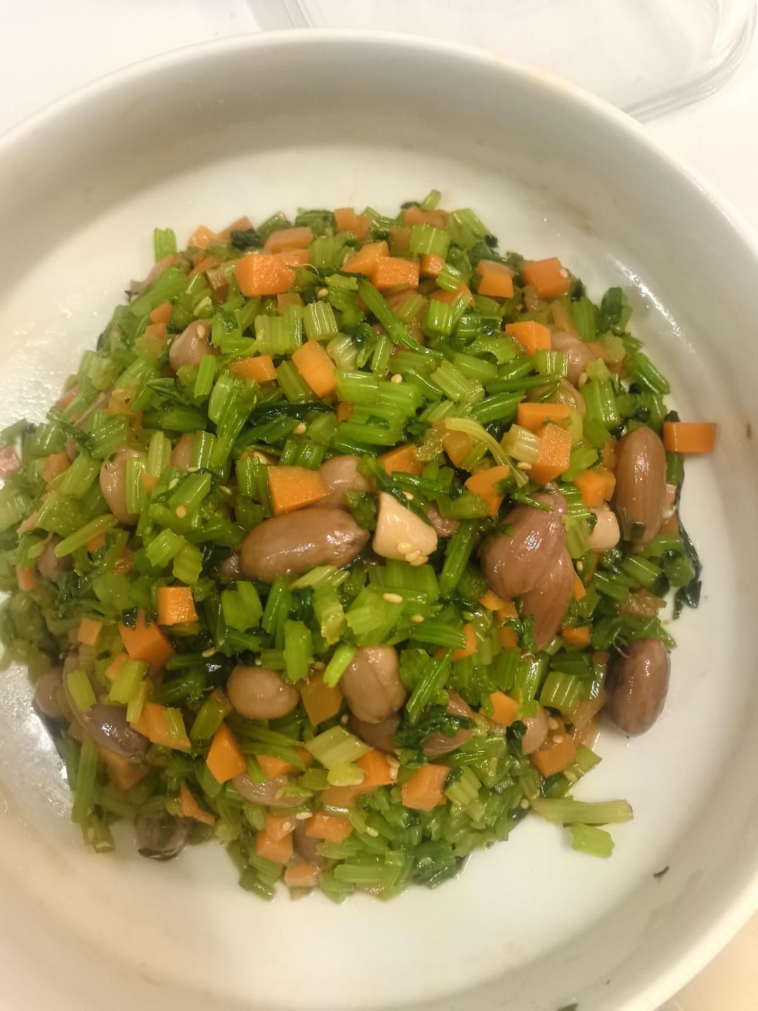 凉拌芹菜花生米胡萝卜