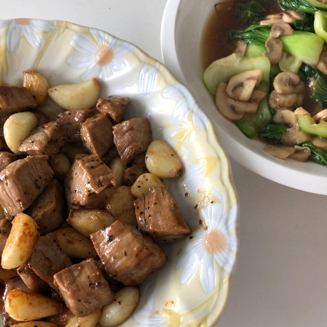 鲜美的口蘑炒青菜