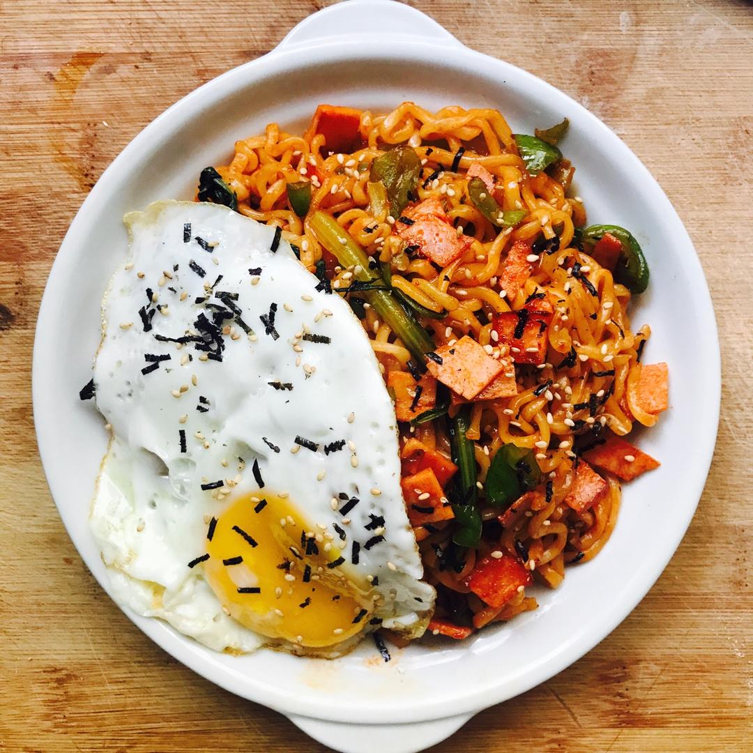 木木木木木偶様做的韩国超辣三养火鸡拌面(怎样做不辣又好吃!