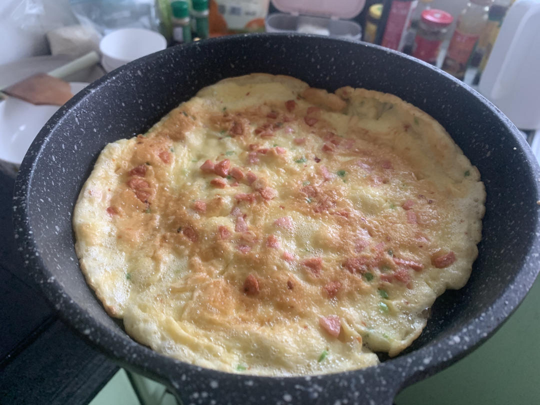 火腿肠葱花鸡蛋饼
