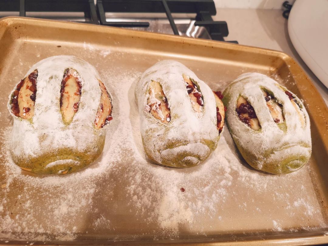 抹茶双色哈斯面包，红豆欧包