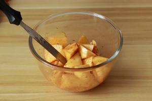 一定要做给孩子吃的《百里香奥尔良土豆块》有了它，从此孩子戒掉油炸的薯条，简单又快手分分钟让孩子崇拜你……的做法 步骤5