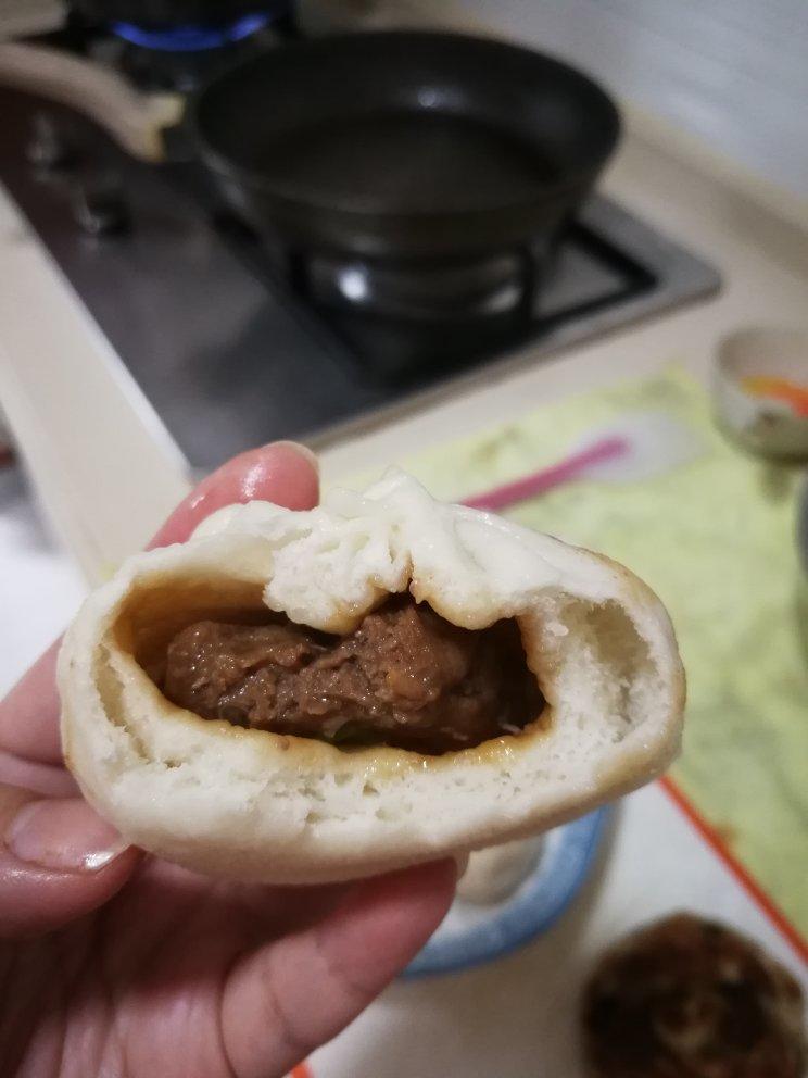 鲜美多汁的洋葱牛肉包子