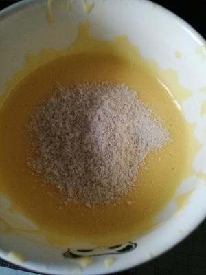 蛋黄米粉溶豆豆的做法 步骤2