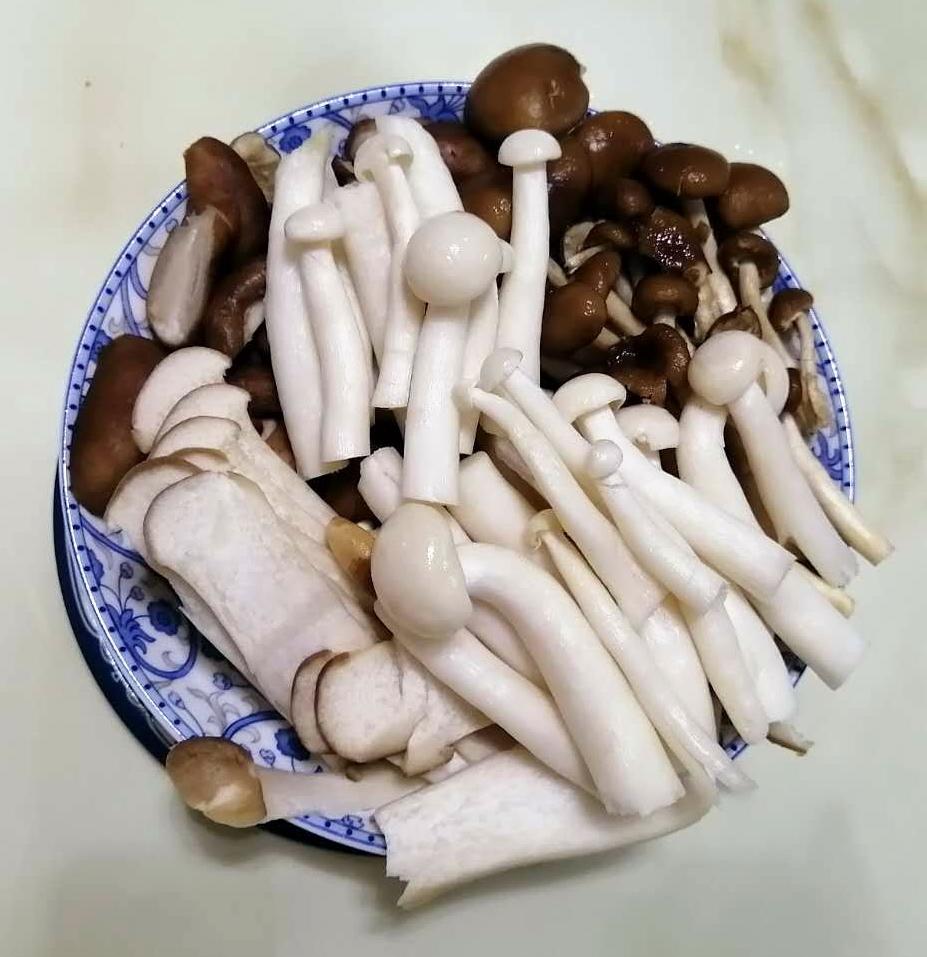 海鲜杂菇煲的做法 步骤1