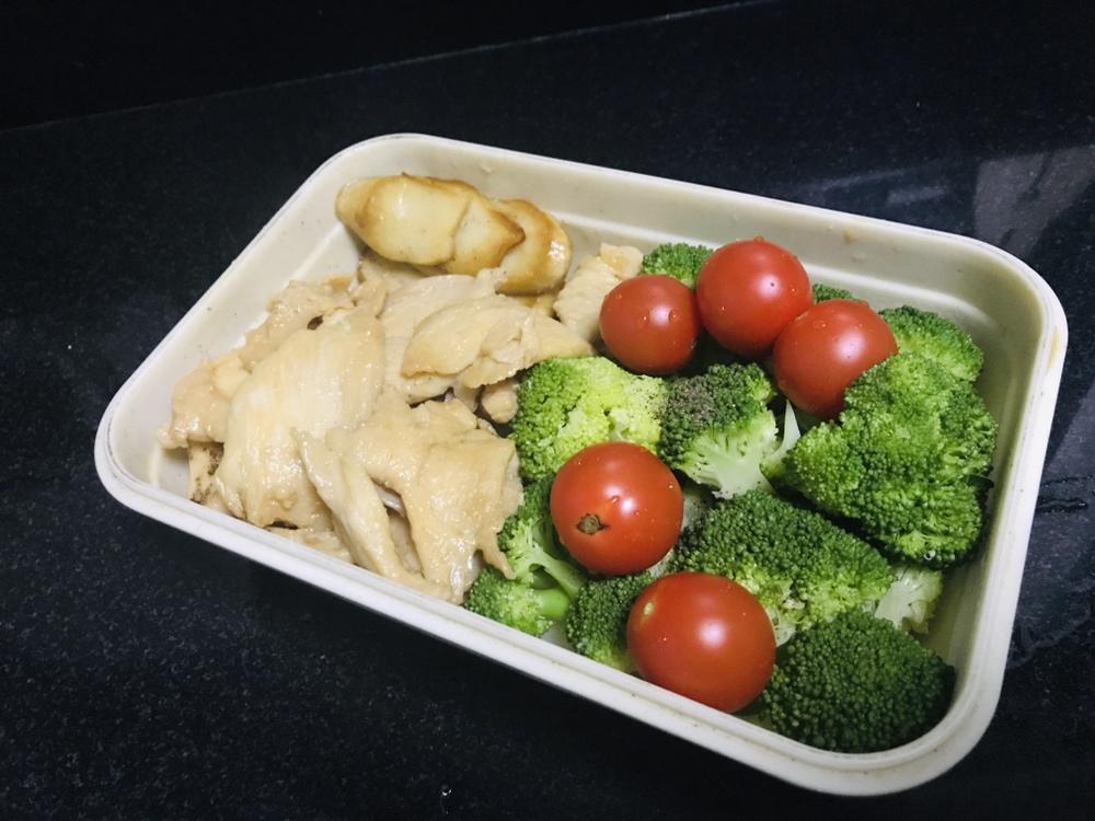 端木暖做的减肥餐:煎鸡胸肉