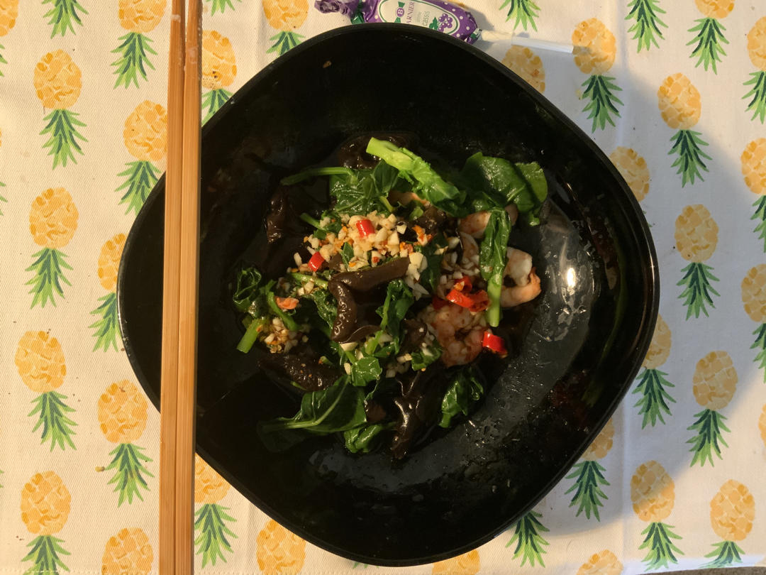 凉拌木耳菠菜