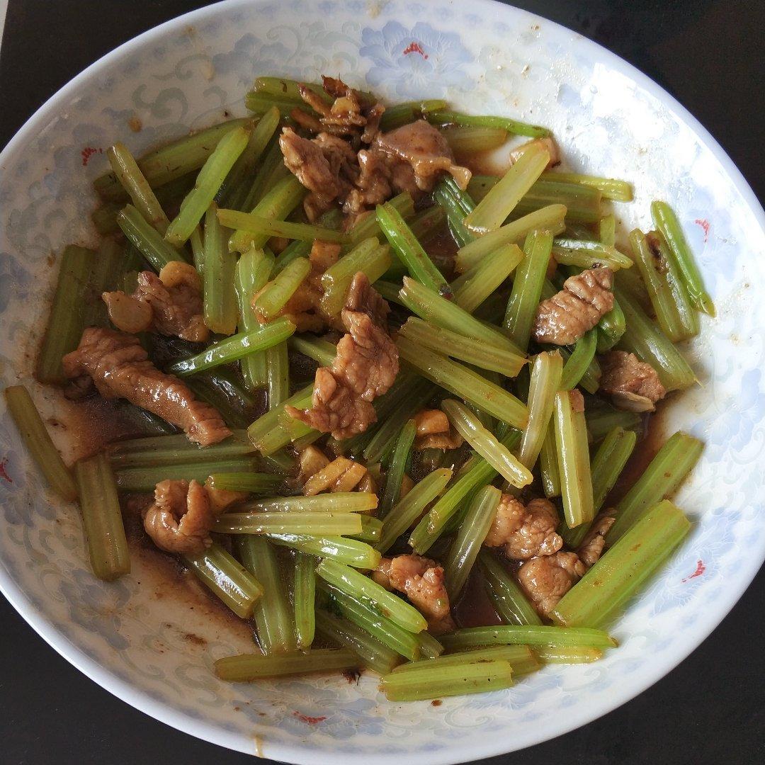 芹菜炒肉
