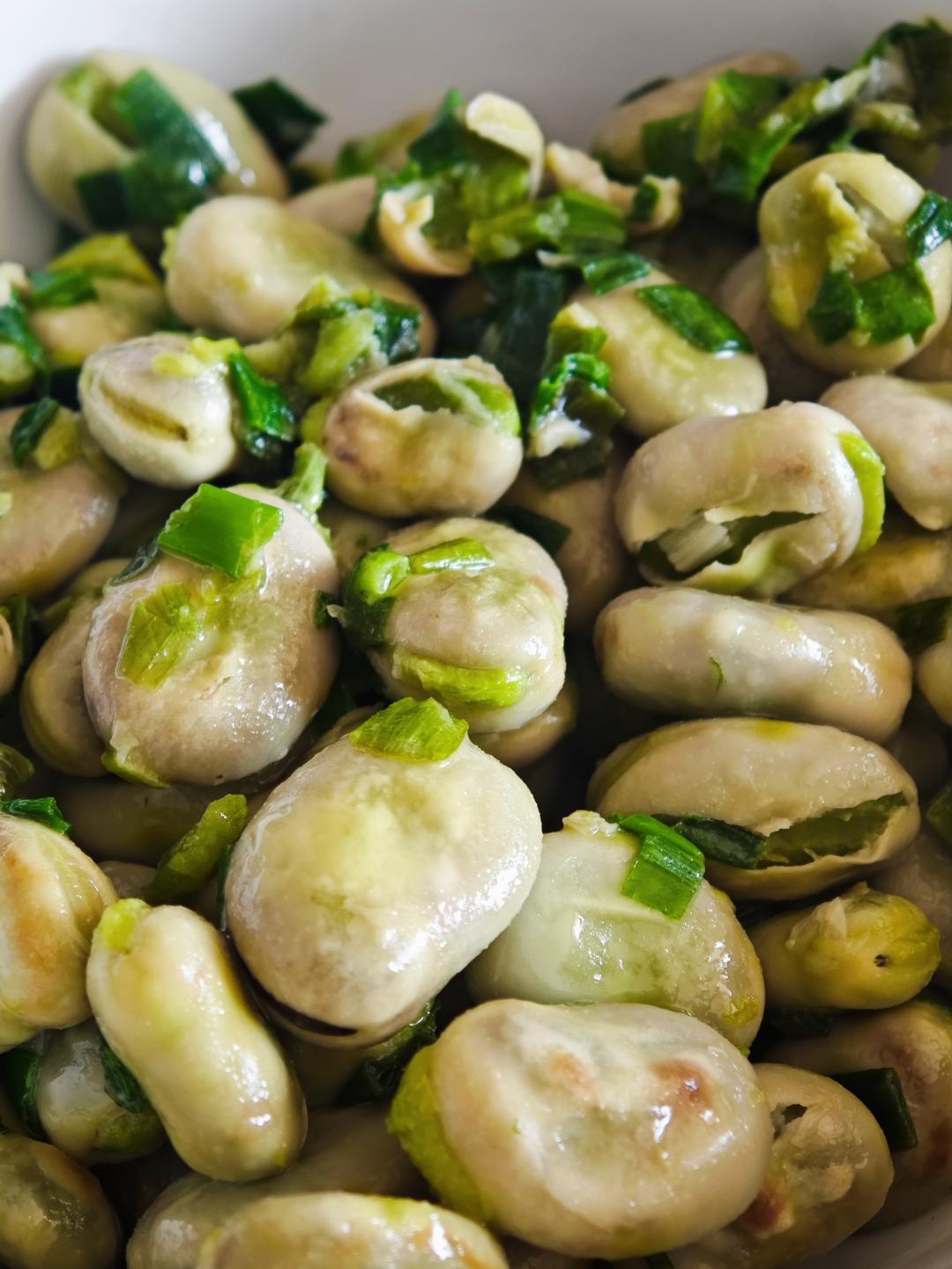 无比鲜美的葱油蚕豆