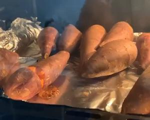 烤出糖稀的理想红薯😆的做法 步骤2
