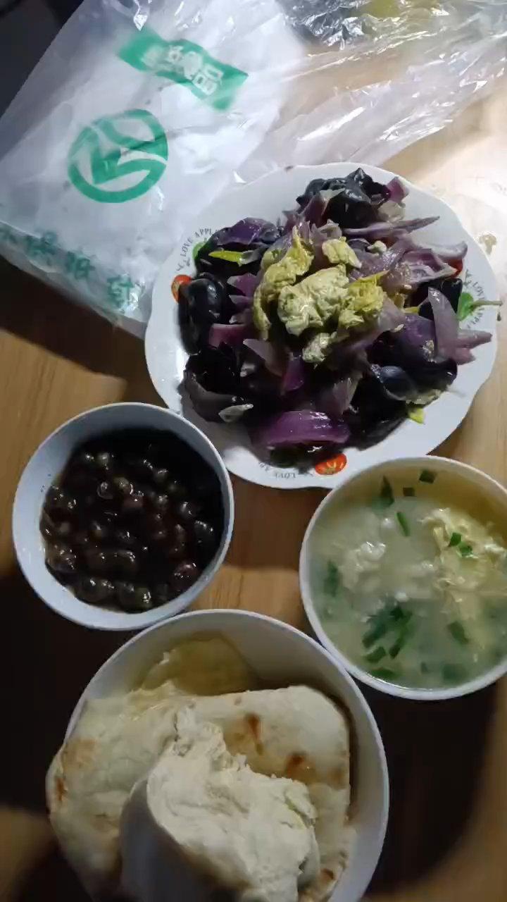 洋葱木耳炒鸡蛋