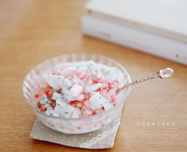 石榴火龙果酸奶沙拉的做法