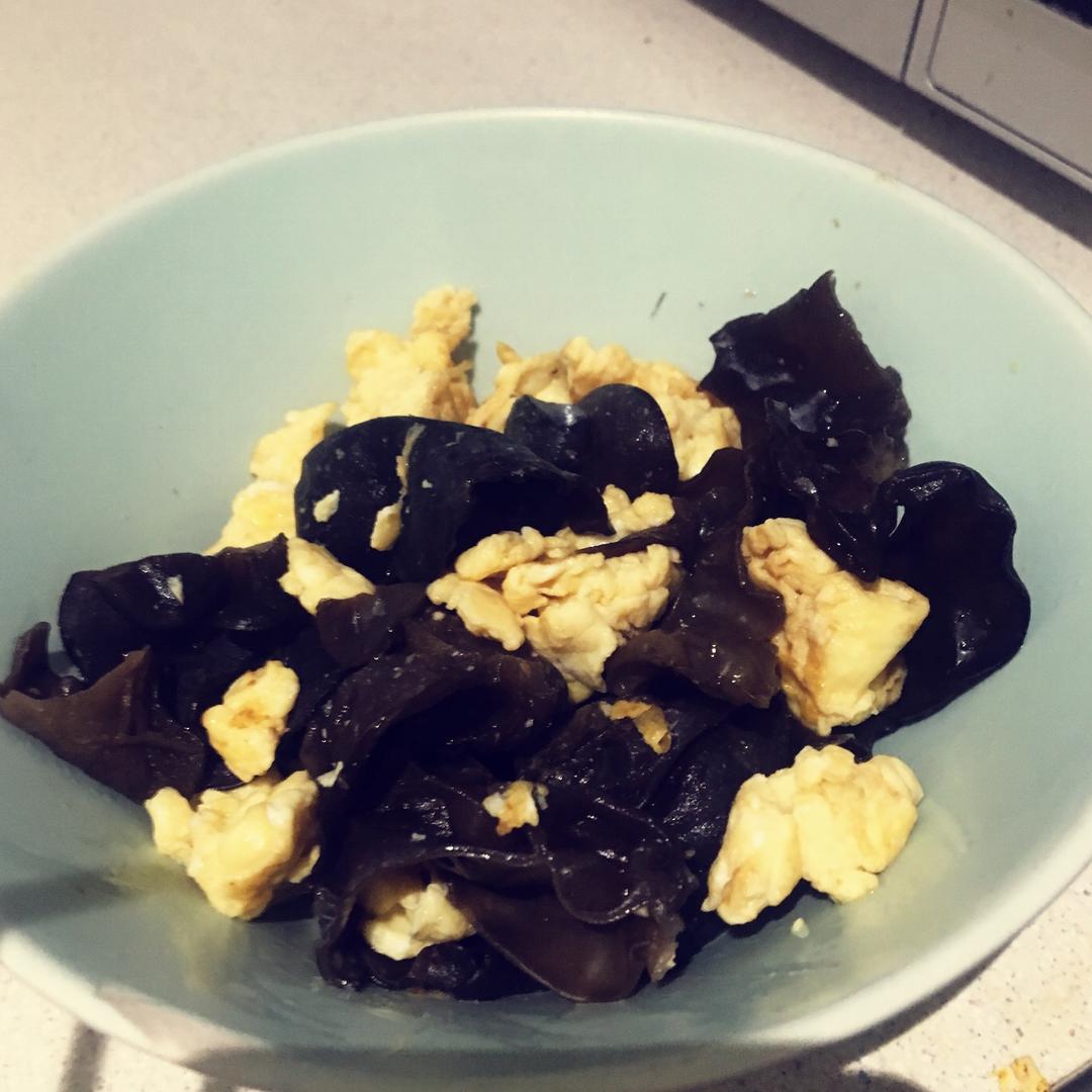 木耳炒鸡蛋