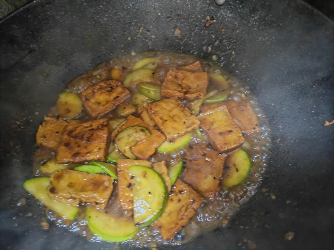 夏日清爽素菜~西葫芦炒豆腐